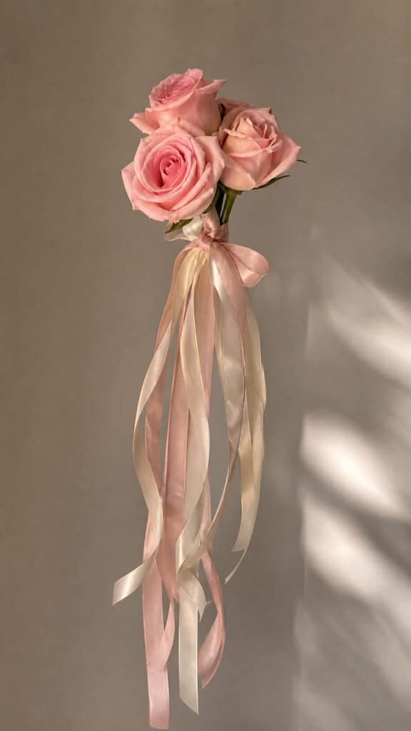 Cascading Ribbon Minimalism