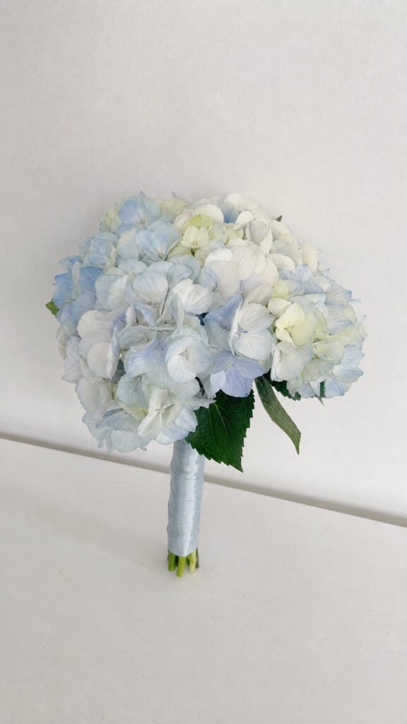 Compact Hydrangea Bouquets For Modern Minimalist Style