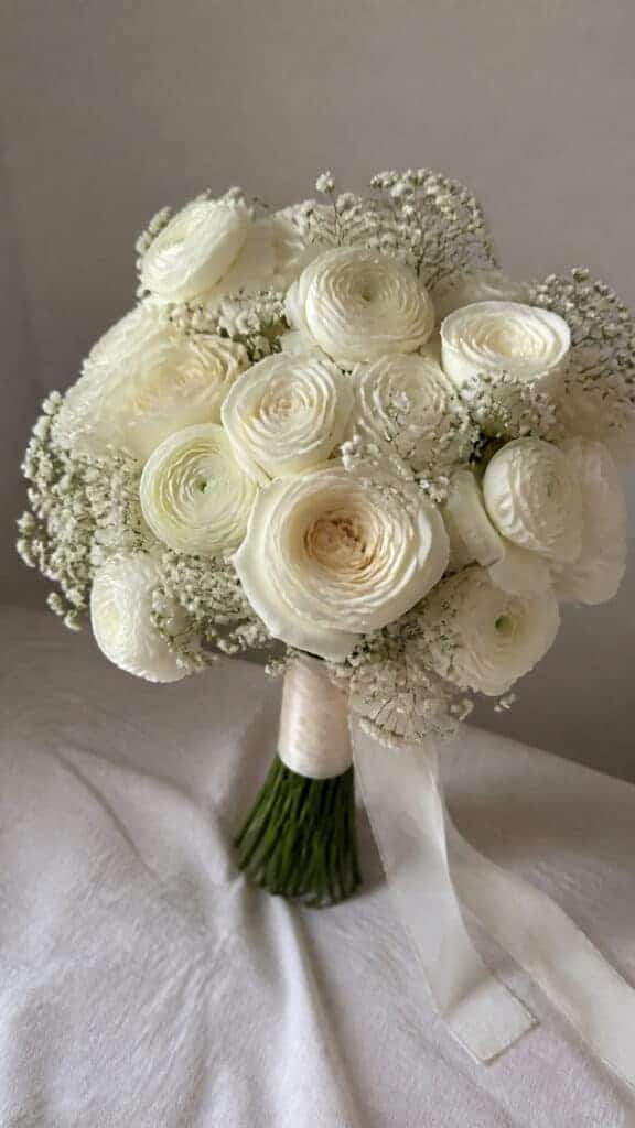 Classic All-White Bouquets That Never Go Out of Style