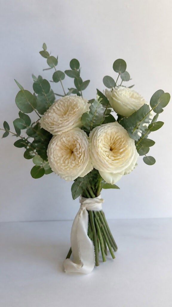 Minimalist Hand-Tied Bouquets With Modern Appeal