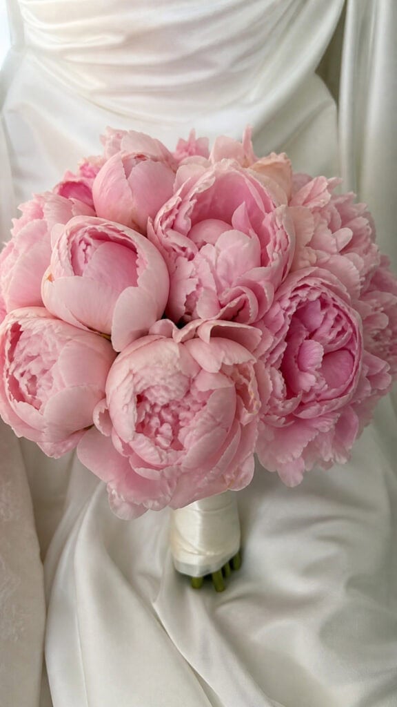 Single-Flower Bouquets for Elegant Simplicity