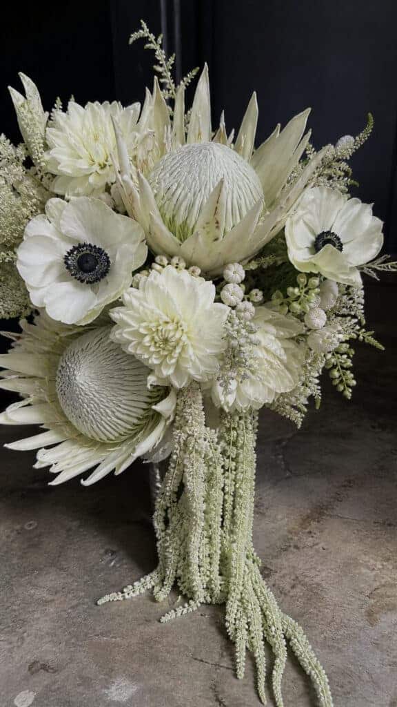 Monochromatic White Bouquets with Unique Blooms