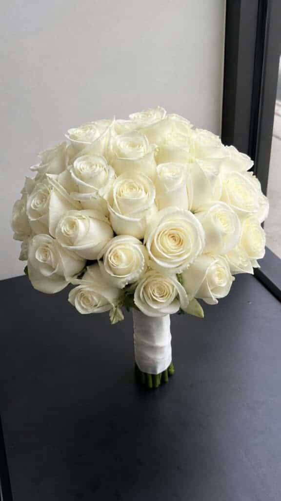 Modern Minimalist White Rose Bouquets