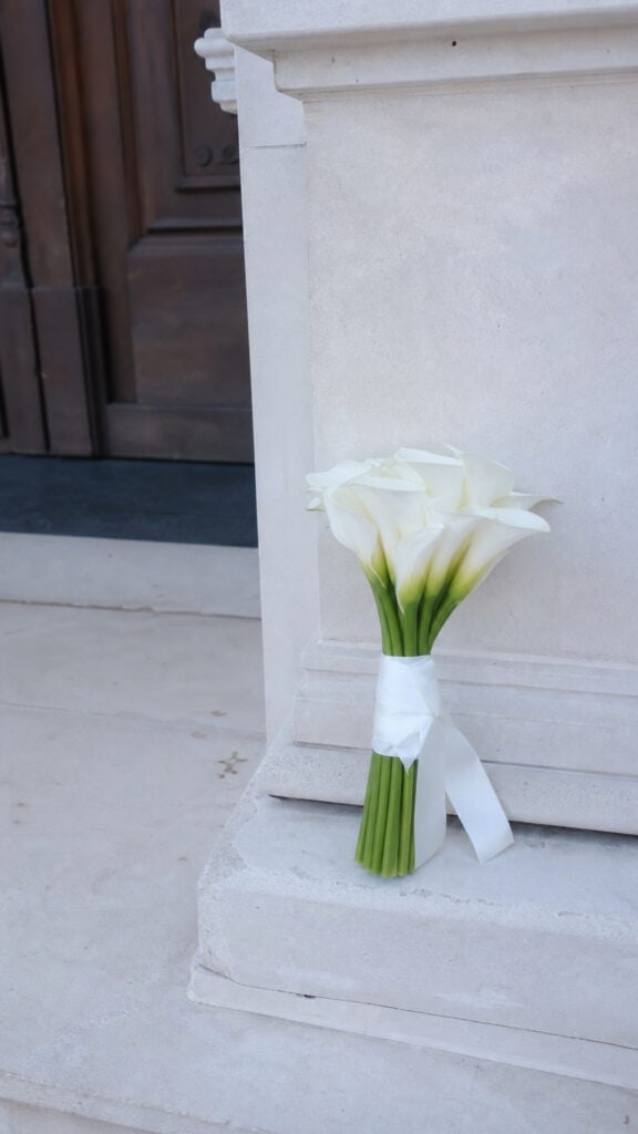 Minimalist Single-Flower Statements