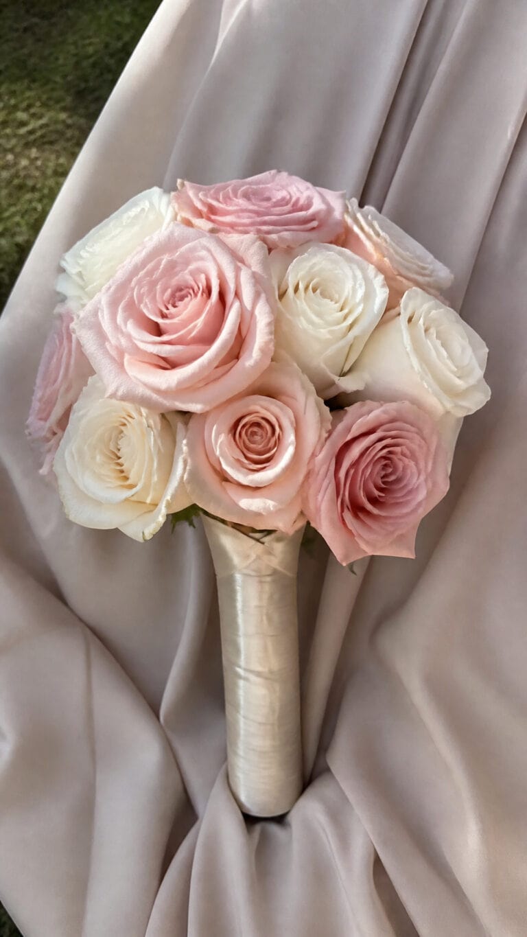 Classic Rose Mini Bouquets That Never Go Out Of Style