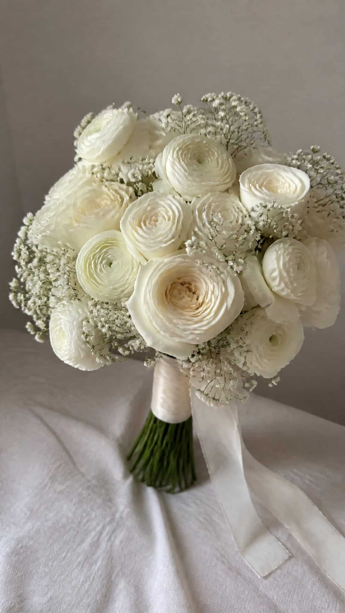 Simple Wedding Bouquet Ideas With Timeless Bridal Style