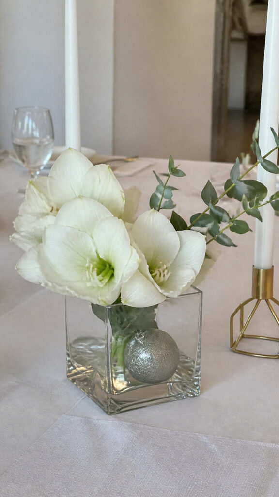 Modern Minimalist Christmas Flower Arrangements