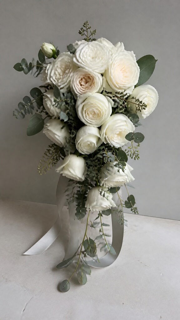 White Roses: Timeless Elegance for Winter Celebrations